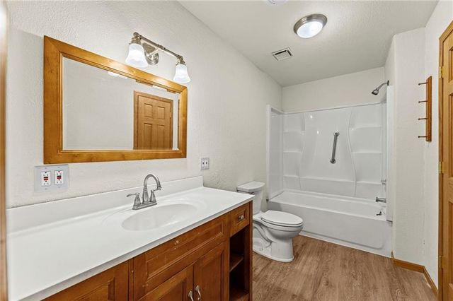 301 SW 13th Street, Oak Grove, MO 64075