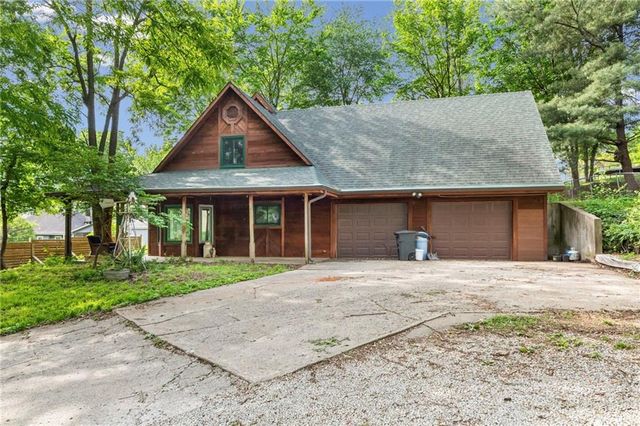 301 SW 13th Street, Oak Grove, MO 64075