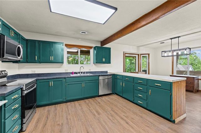 301 SW 13th Street, Oak Grove, MO 64075