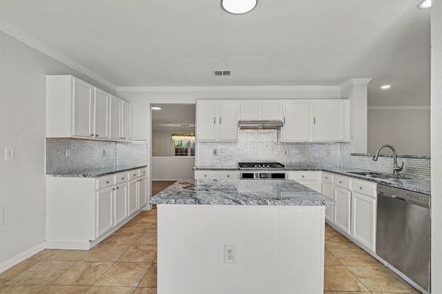 4800 Sleepy Ridge Circle, Fort Worth, TX 76133