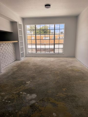 2201 Fountain View Drive 20, Houston, TX 77057