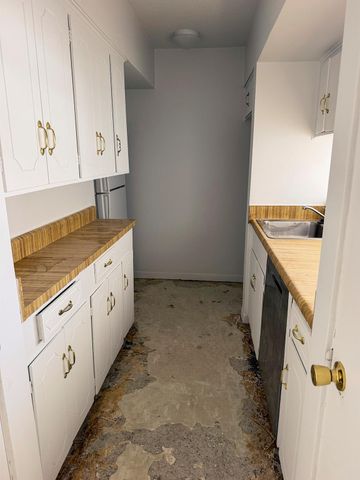 2201 Fountain View Drive 20, Houston, TX 77057