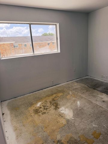2201 Fountain View Drive 20, Houston, TX 77057
