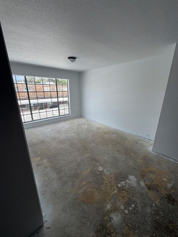 2201 Fountain View Drive 20, Houston, TX 77057