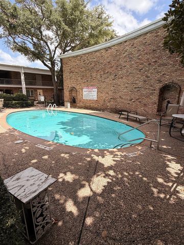 2201 Fountain View Drive 20, Houston, TX 77057