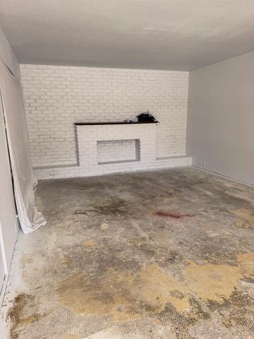 2201 Fountain View Drive 20, Houston, TX 77057