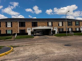 2201 Fountain View Drive 20, Houston, TX 77057