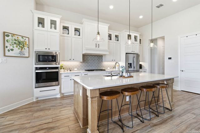 104 SPIKE RUSH LN, Boerne, TX 78006