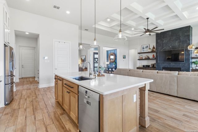 104 SPIKE RUSH LN, Boerne, TX 78006