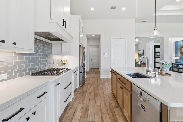 104 SPIKE RUSH LN, Boerne, TX 78006