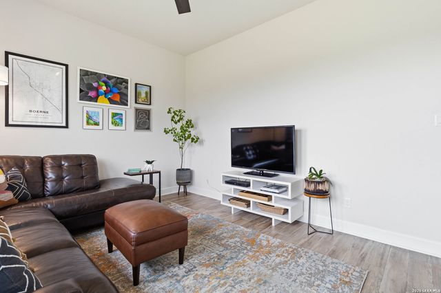 104 SPIKE RUSH LN, Boerne, TX 78006