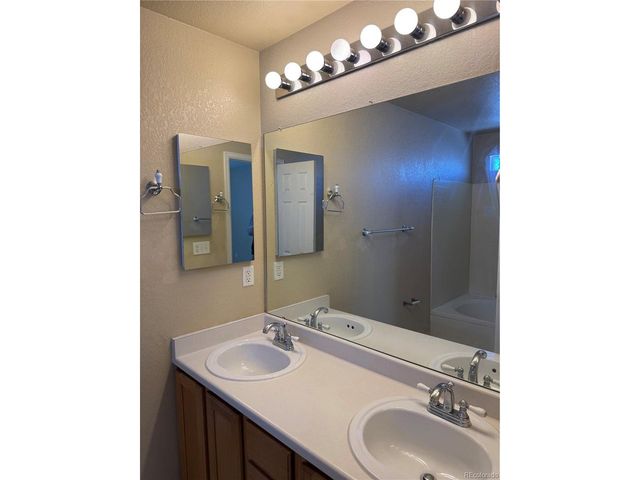 4892 Waldenwood Dr, Highlands Ranch, CO 80130