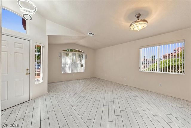 516 Casa Del Norte Drive, North Las Vegas, NV 89031