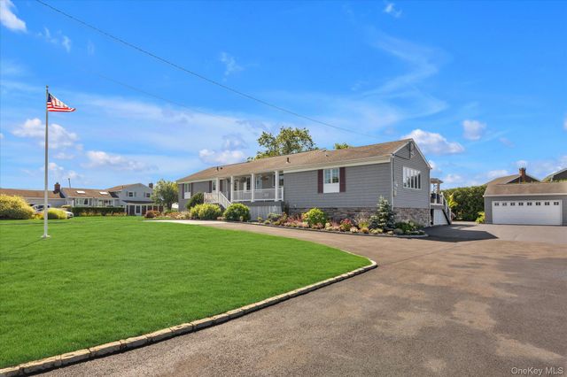 6 Montgomery Lane, Bay Shore, NY 11706