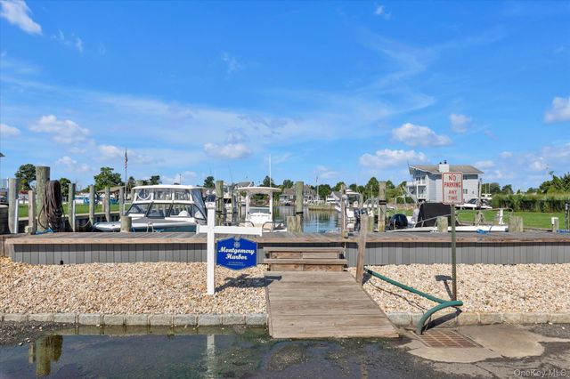 6 Montgomery Lane, Bay Shore, NY 11706