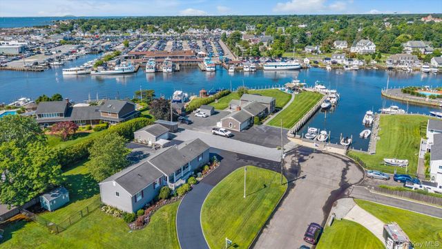 6 Montgomery Lane, Bay Shore, NY 11706