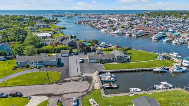 6 Montgomery Lane, Bay Shore, NY 11706