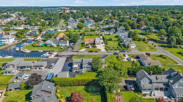 6 Montgomery Lane, Bay Shore, NY 11706