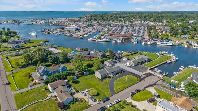 6 Montgomery Lane, Bay Shore, NY 11706
