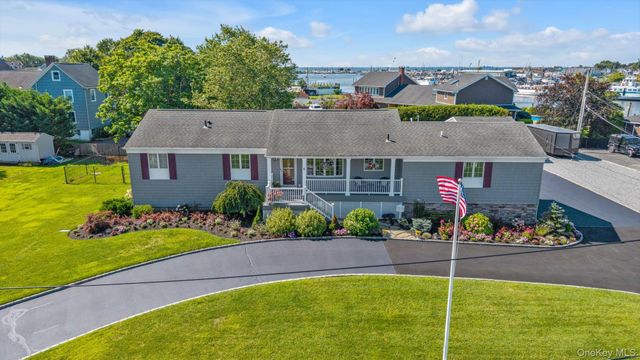 6 Montgomery Lane, Bay Shore, NY 11706