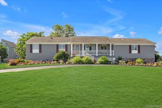 6 Montgomery Lane, Bay Shore, NY 11706