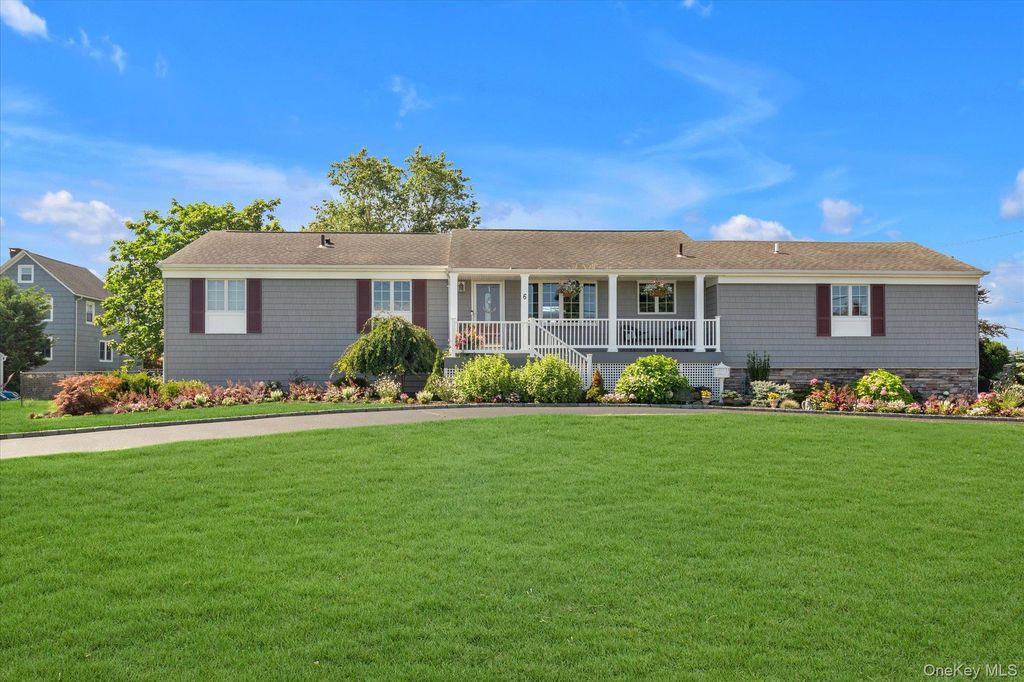 6 Montgomery Lane, Bay Shore, NY 11706