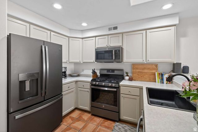 318 E PUEBLO CT, Moab, UT 84532