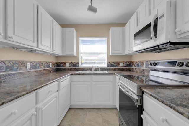 12 DELAWARE AVENUE, St Cloud, FL 34769