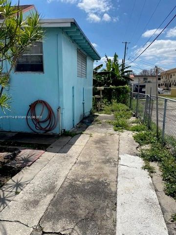 2158 NW 32nd St, Miami, FL 33142