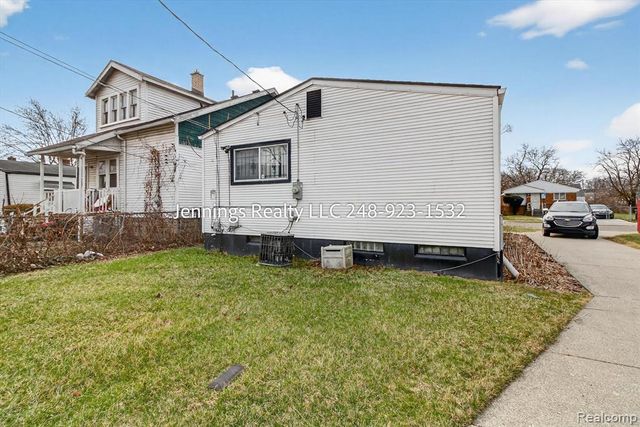 18676 Syracuse Street, Detroit, MI 48234