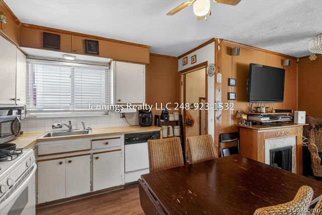 18676 Syracuse Street, Detroit, MI 48234