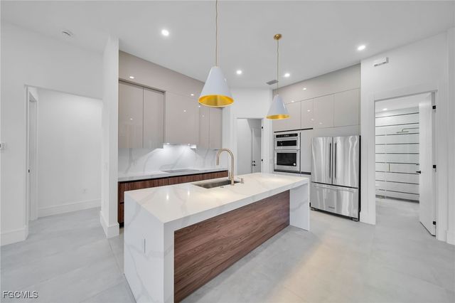 836 SW 36th TER, Cape Coral, FL 33914