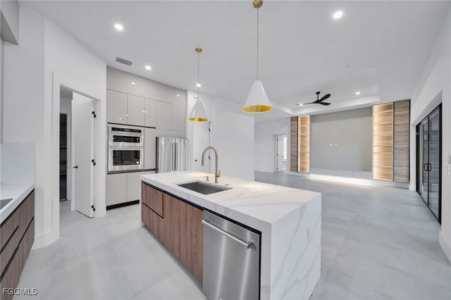 836 SW 36th TER, Cape Coral, FL 33914