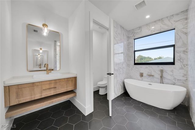 836 SW 36th TER, Cape Coral, FL 33914