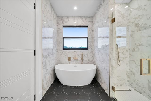 836 SW 36th TER, Cape Coral, FL 33914