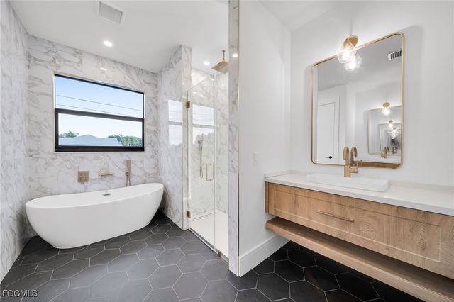 836 SW 36th TER, Cape Coral, FL 33914