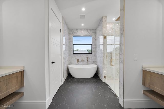 836 SW 36th TER, Cape Coral, FL 33914