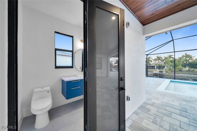 836 SW 36th TER, Cape Coral, FL 33914