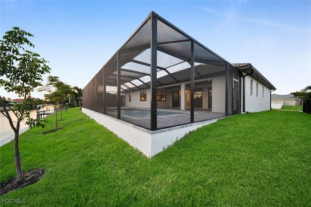 836 SW 36th TER, Cape Coral, FL 33914