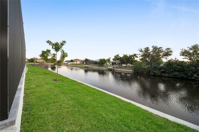 836 SW 36th TER, Cape Coral, FL 33914