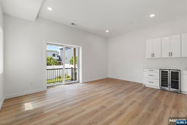 501 Saint Pauls Avenue, Cliffside Park, NJ 07010