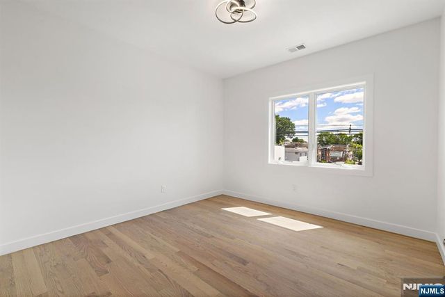 501 Saint Pauls Avenue, Cliffside Park, NJ 07010