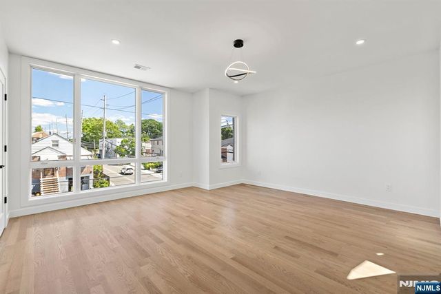 501 Saint Pauls Avenue, Cliffside Park, NJ 07010