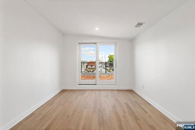 501 Saint Pauls Avenue, Cliffside Park, NJ 07010