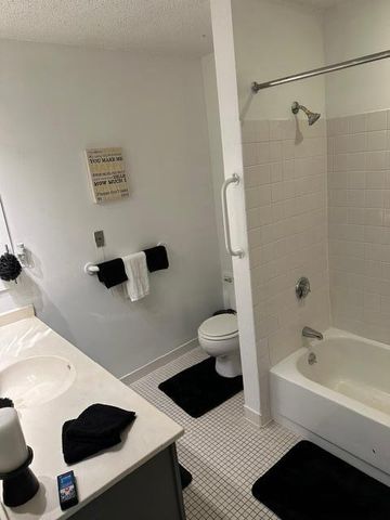 3232 Fremont Avenue N 109, Minneapolis, MN 55412