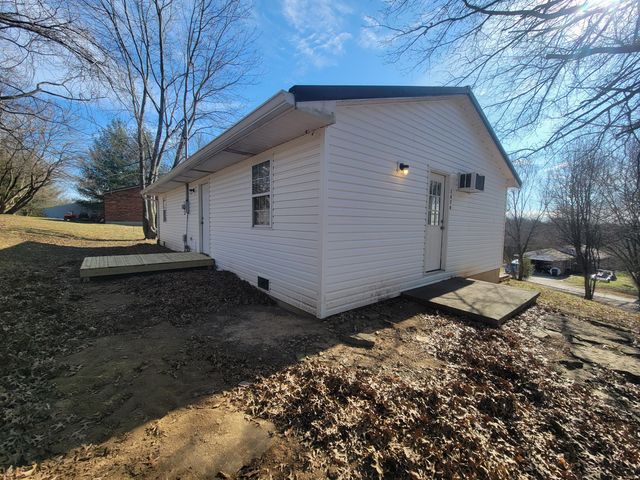 1870 Tapering Pointe Road, Warsaw, KY 41095