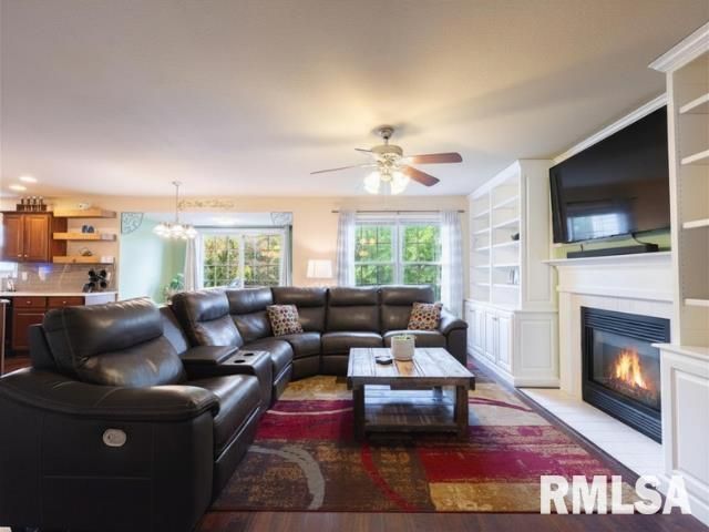 203 STONEWOOD Drive, East Peoria, IL 61611