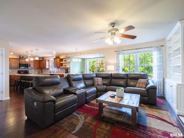 203 STONEWOOD Drive, East Peoria, IL 61611