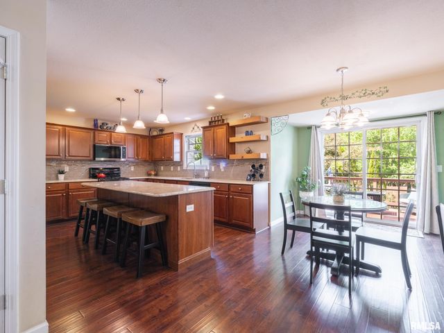 203 STONEWOOD Drive, East Peoria, IL 61611