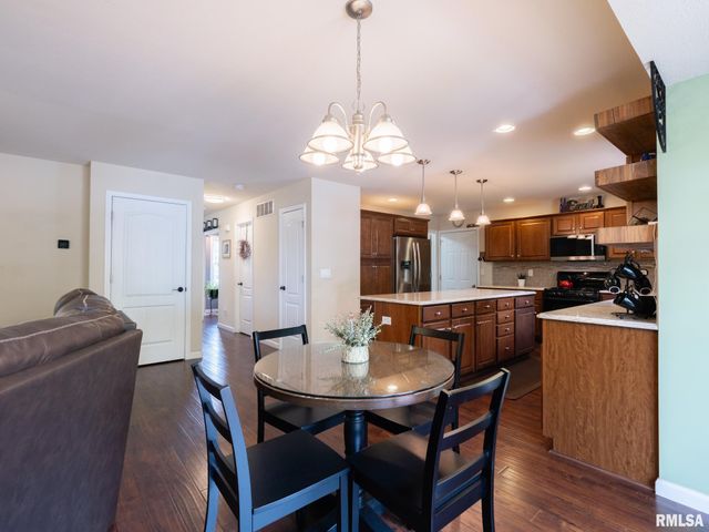 203 STONEWOOD Drive, East Peoria, IL 61611